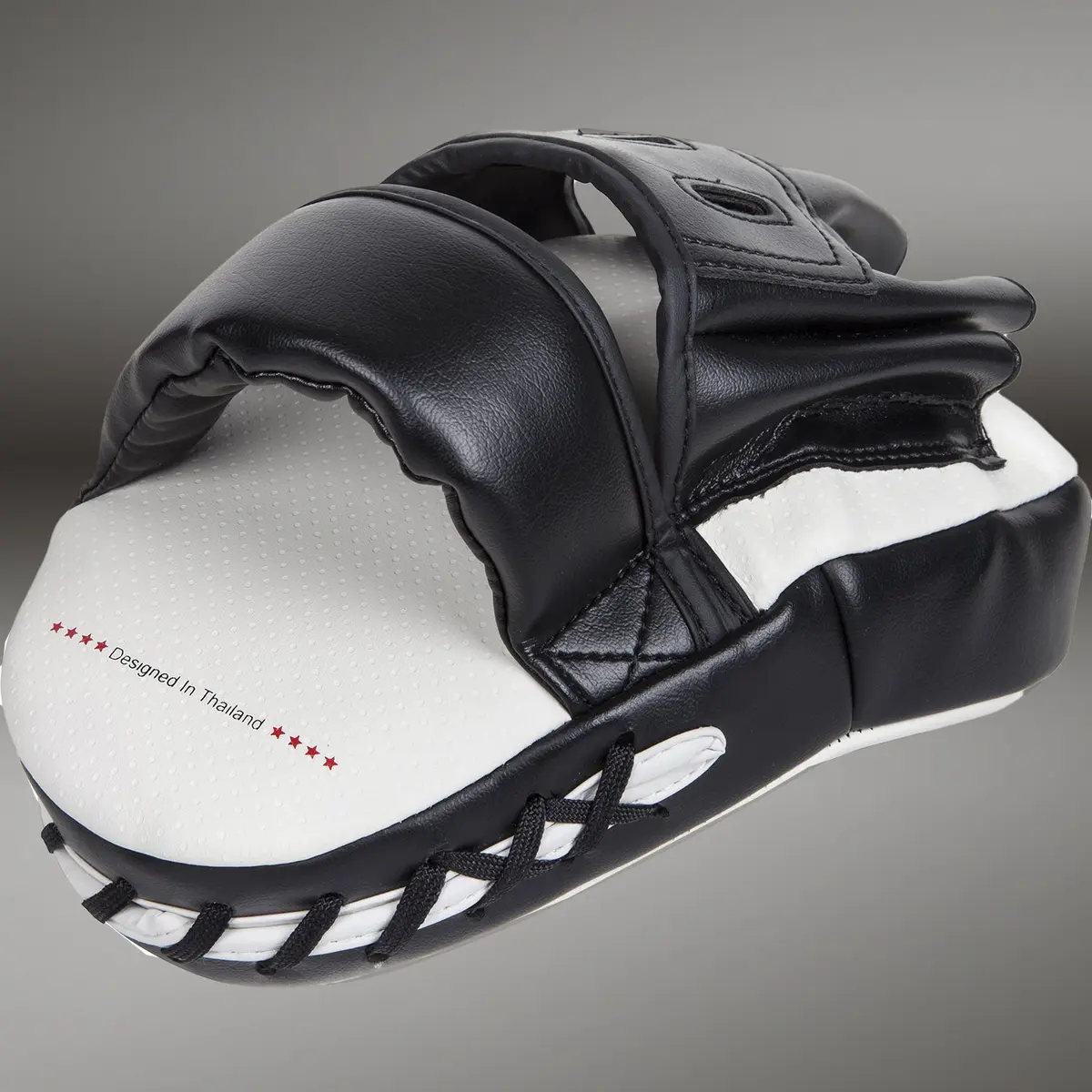 Venum Light Focus Mitts - White/Black (Pair) страничен изглед