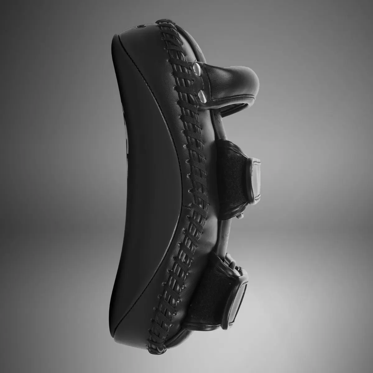 Venum Light Kick Pads (Pair) страничен изглед