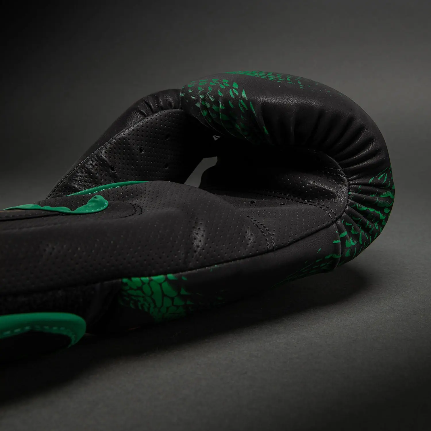 Venum Matupa Boxing Gloves - Black/Green/Gold отстрани