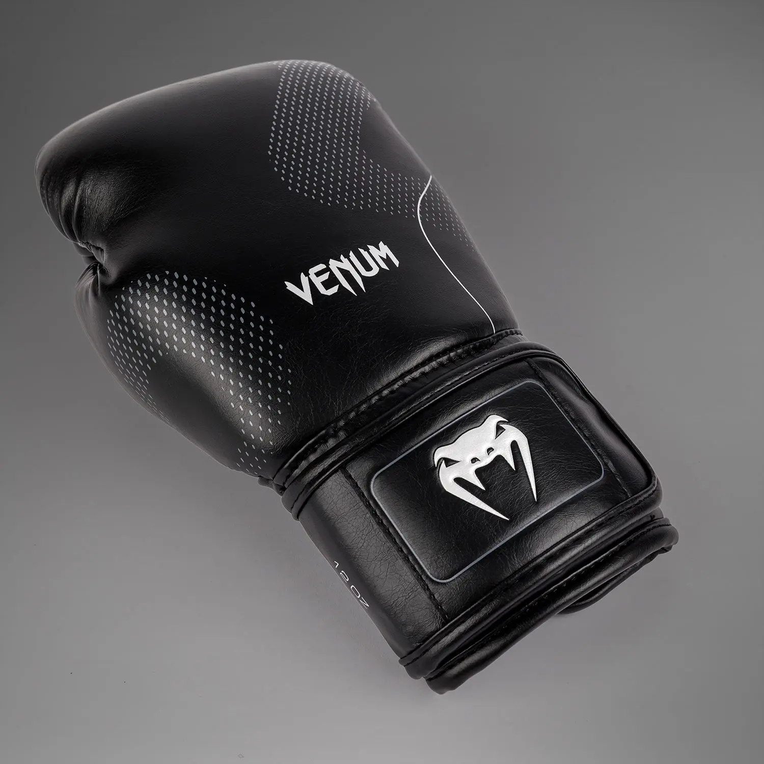Venum Nexus Boxing Gloves - Black/Silver изглед в профил
