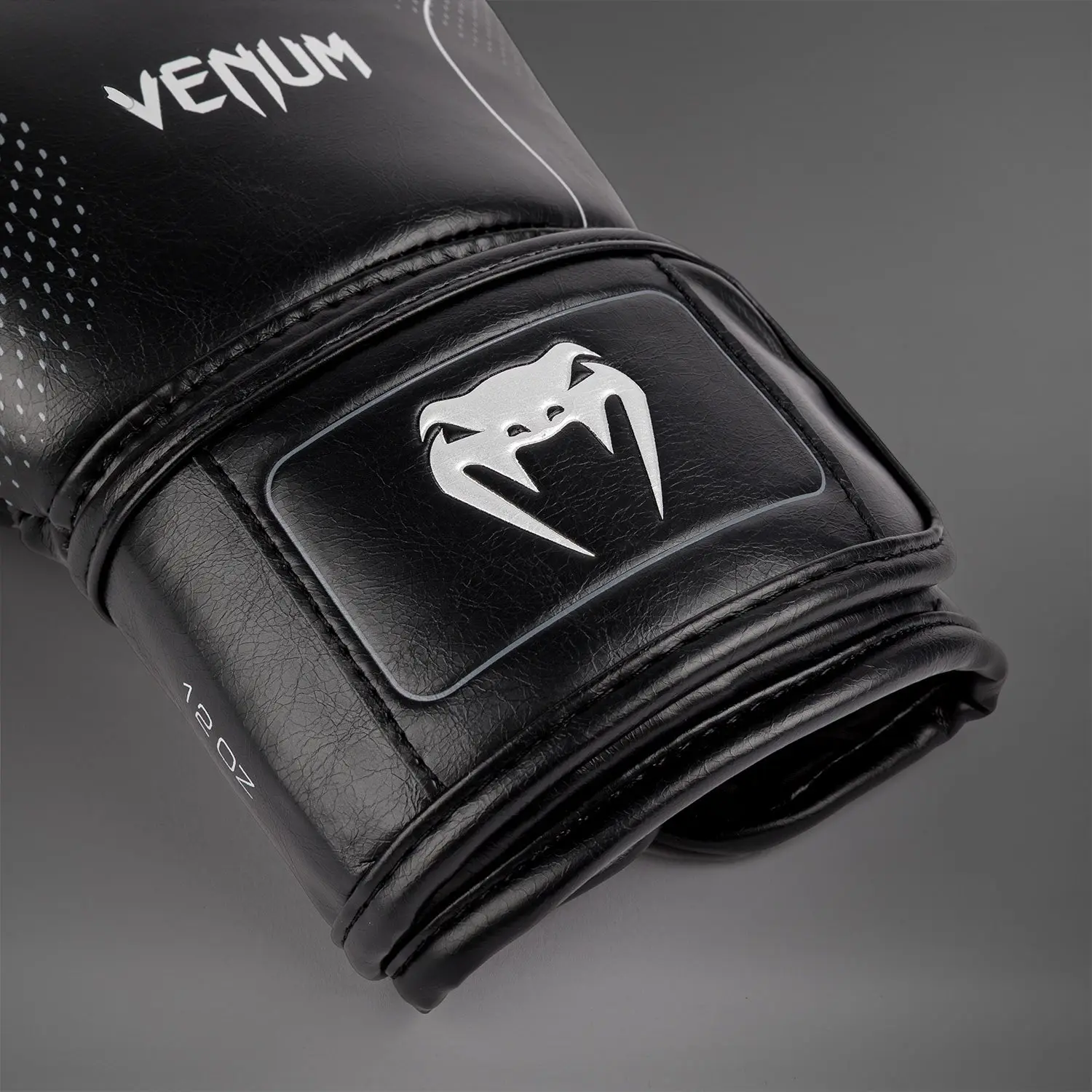 Venum Nexus Boxing Gloves - Black/Silver детайл на логото