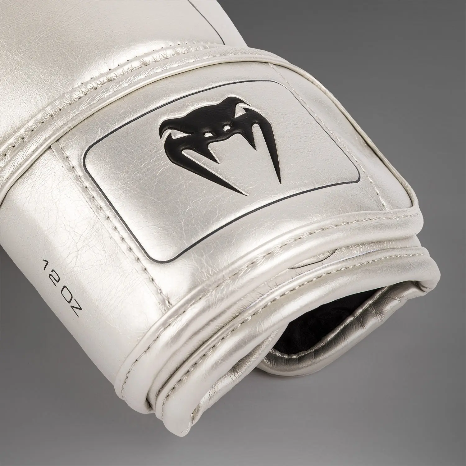 Venum Nexus Boxing Gloves - Silver/Black детайл лого