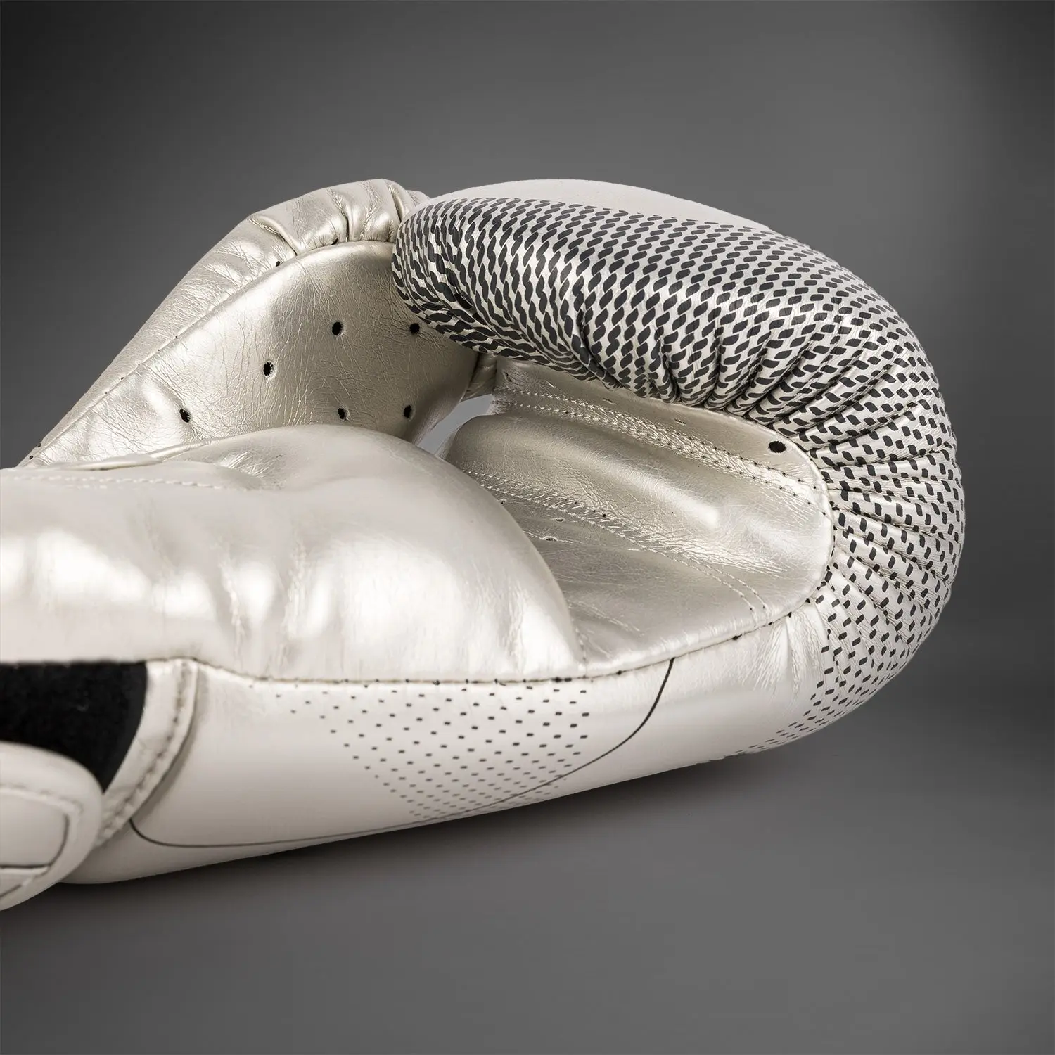 Venum Nexus Boxing Gloves - Silver/Black захват