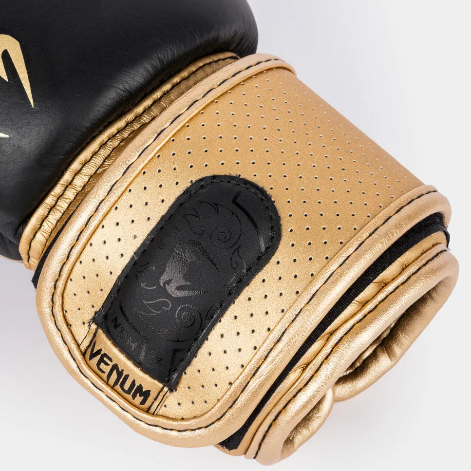Venum Power 2.0 Boxing Gloves - Black/Gold детайл маншет