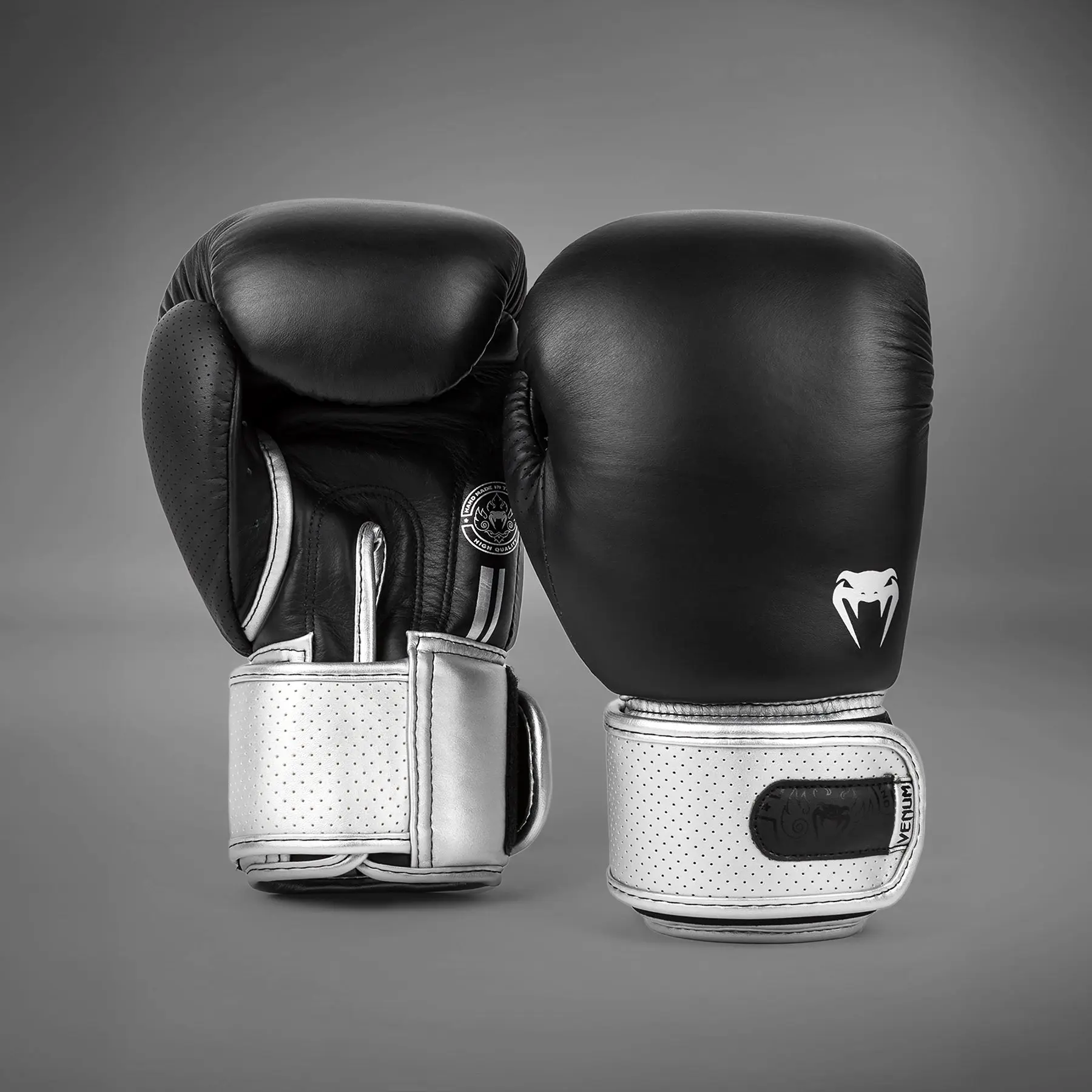 Venum Power 2.0 Boxing Gloves - Black/Silver - дясна ръкавица, преден изглед