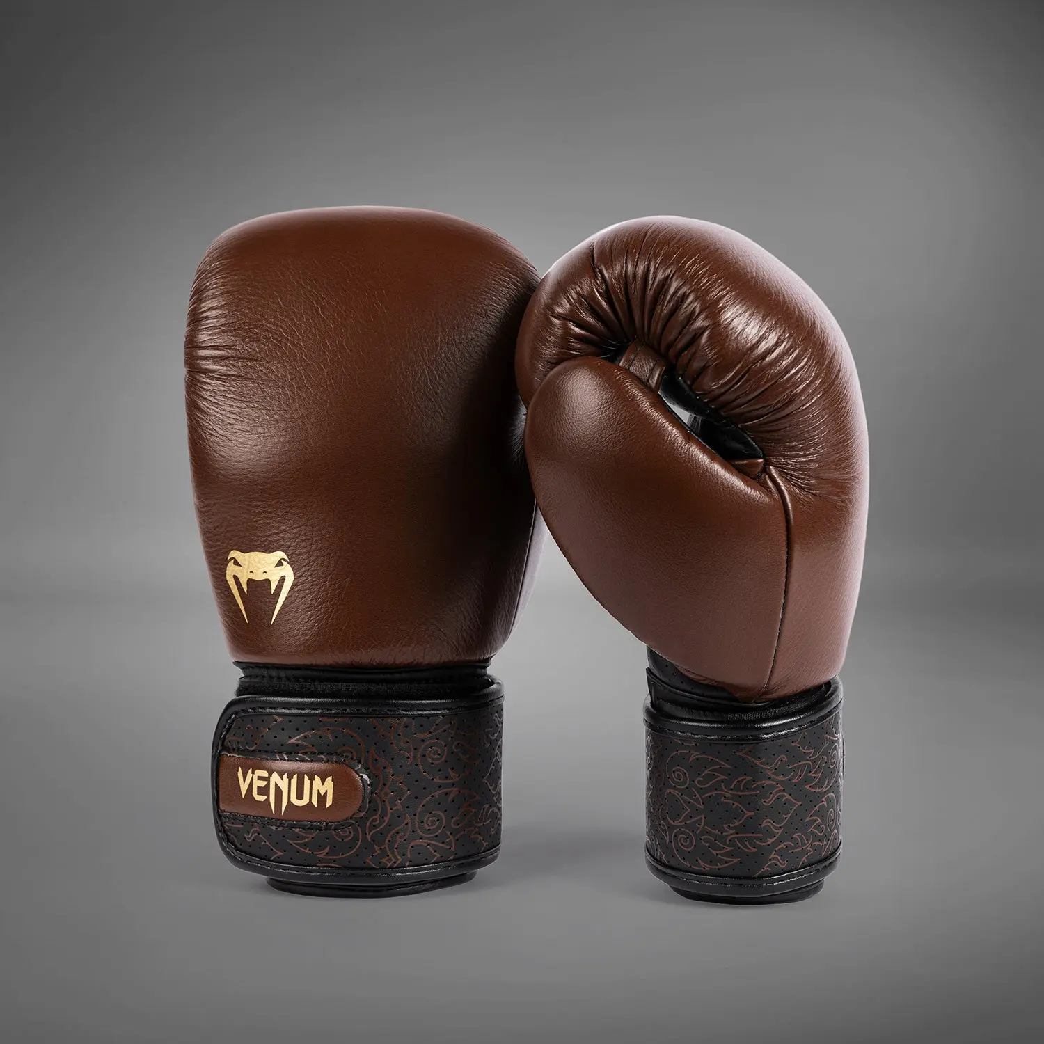 Venum Power 2.0 Boxing Gloves - Chocolate Brown, близък план