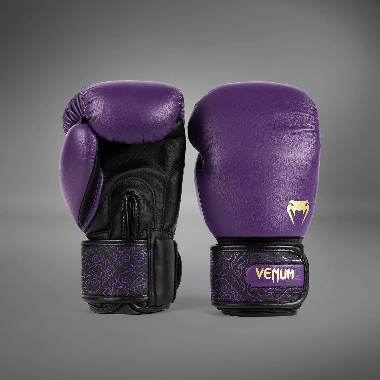 Venum Power 2.0 Boxing Gloves - Dark Plum, преден изглед с лого на Venum