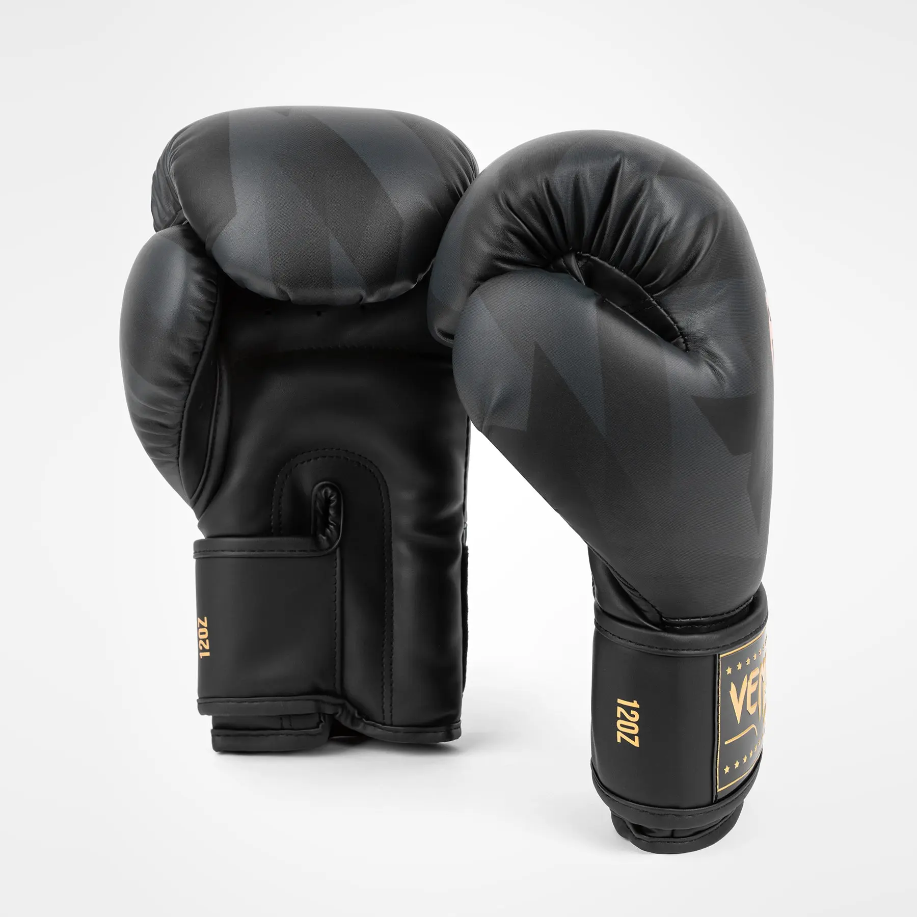 Venum Razor Boxing Gloves - Black/Gold преден изглед на чифт