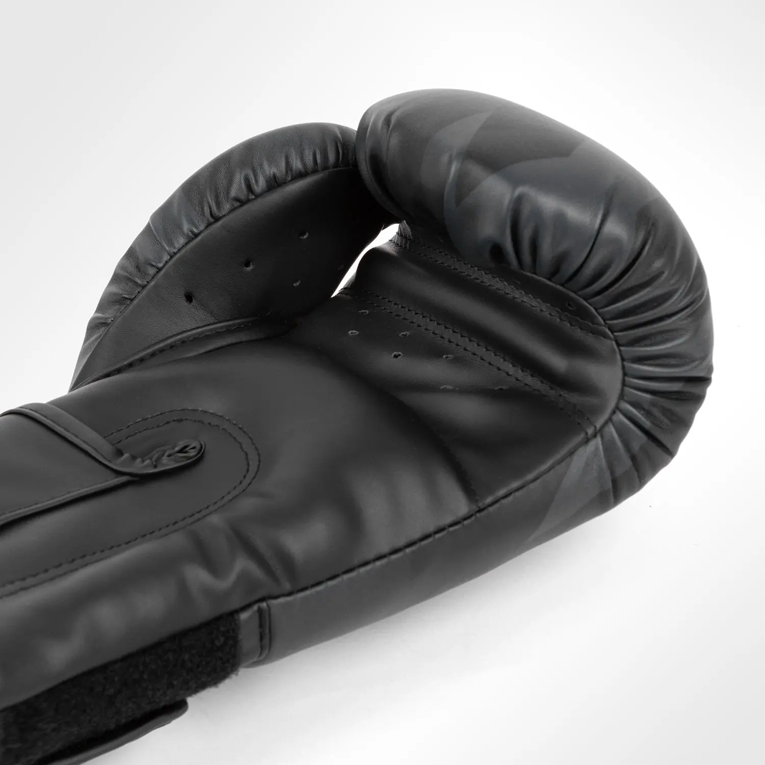 Venum Razor Boxing Gloves - Black/Gold страничен изглед