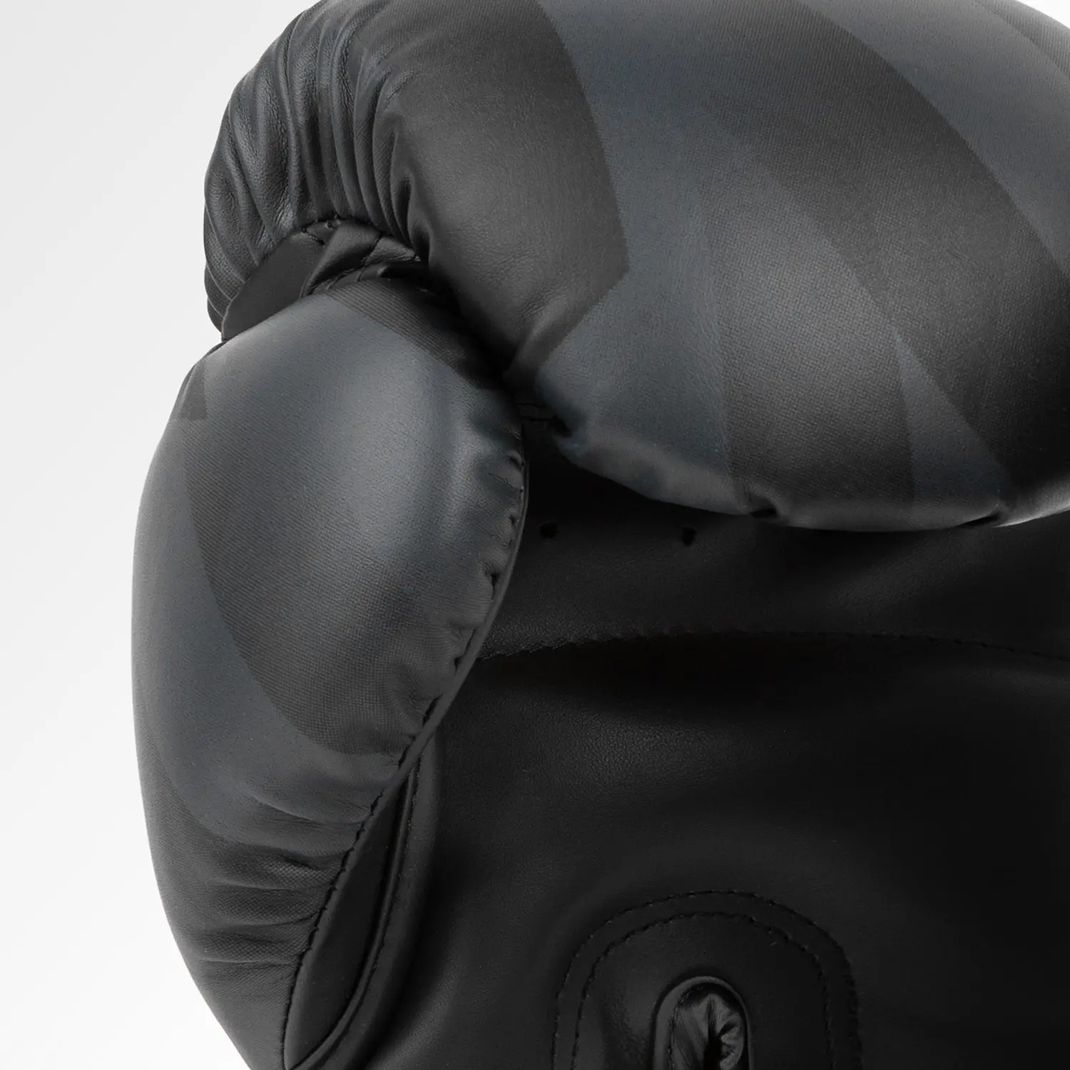 Venum Razor Boxing Gloves - Black/Gold детайл