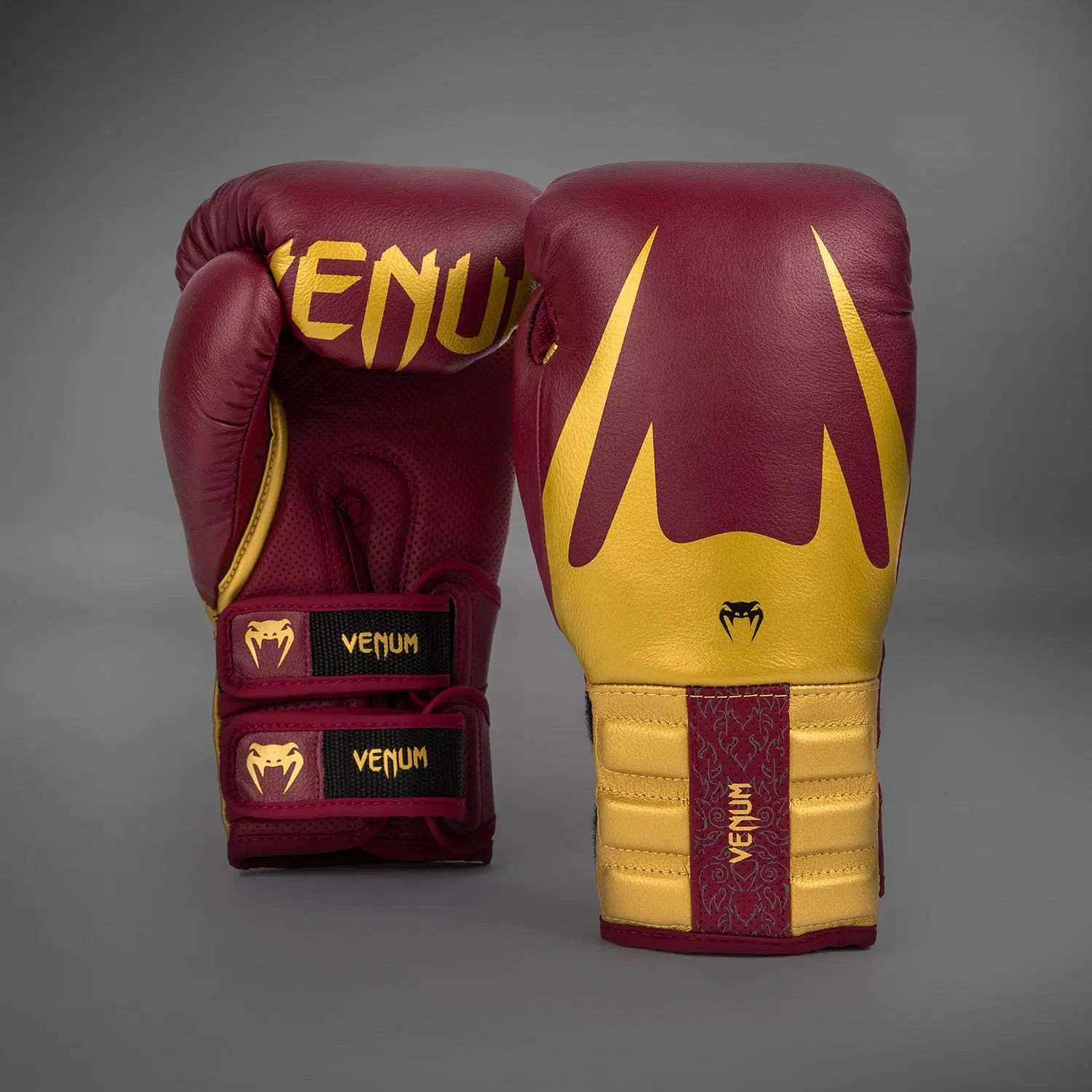 Venum Reverso Boxing Gloves - Cherry Red/Gold преден изглед