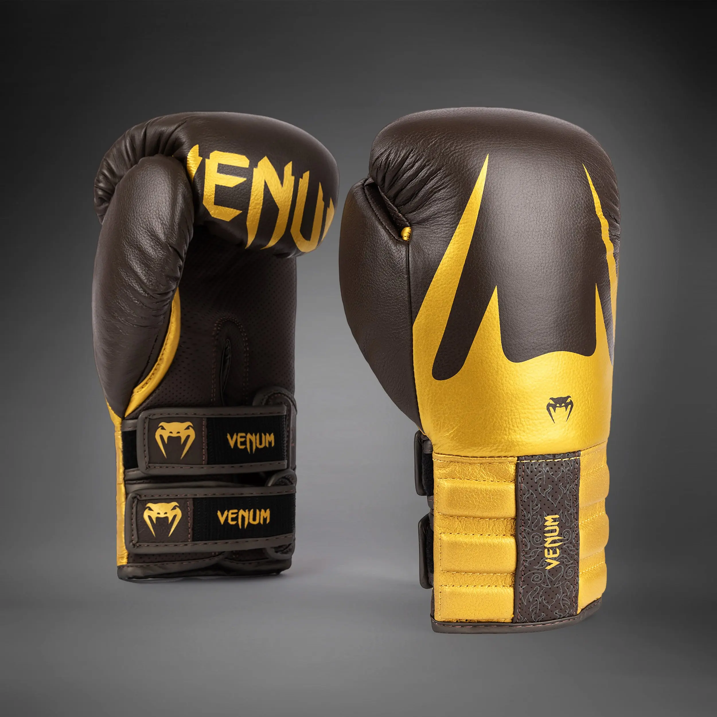 Venum Reverso Boxing Gloves - Chocolate/Gold чифт ръкавици със златисти акценти