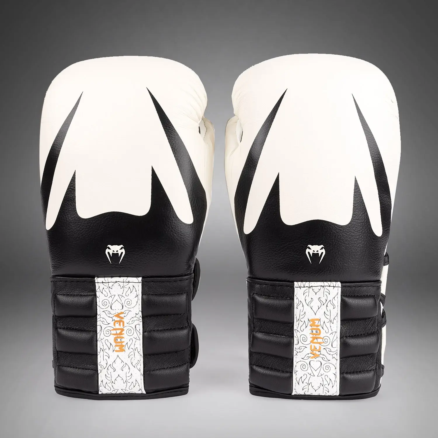 Venum Reverso Boxing Gloves - Snow White/Black заден изглед
