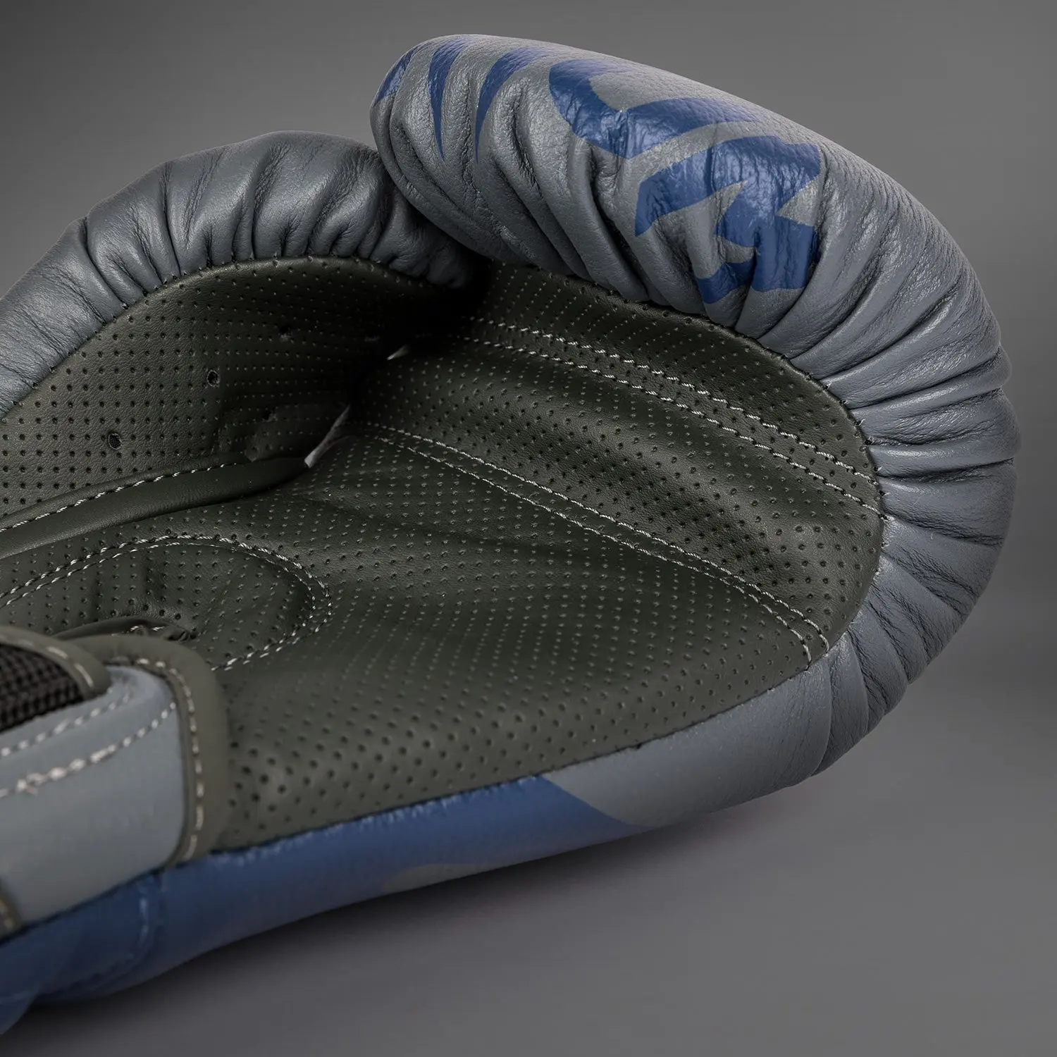Venum Reverso Boxing Gloves - Storm Grey/Royal Blue вътрешна част