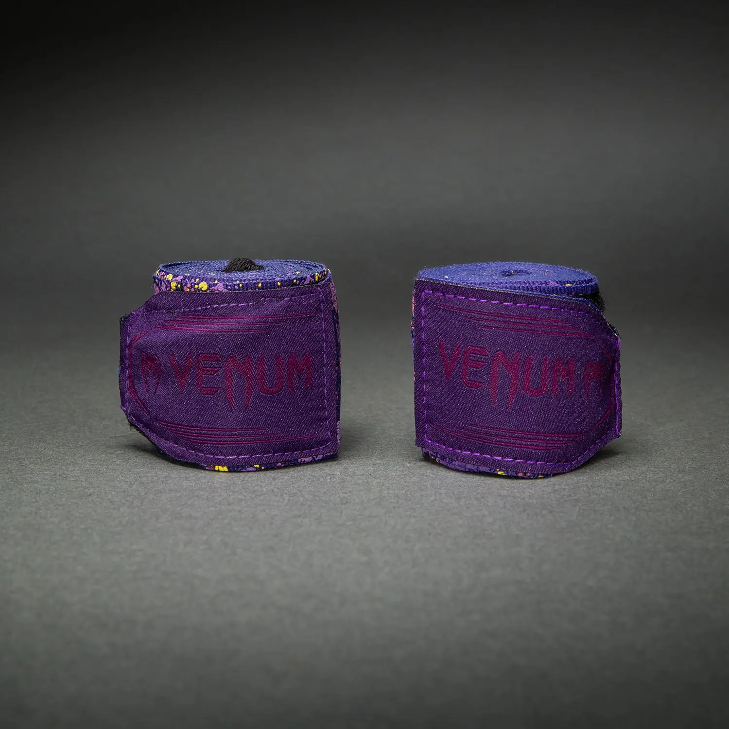 Бинтове - VENUM - Santa Muerte Handwraps - Purple - 4.5m, близък изглед на два бинта