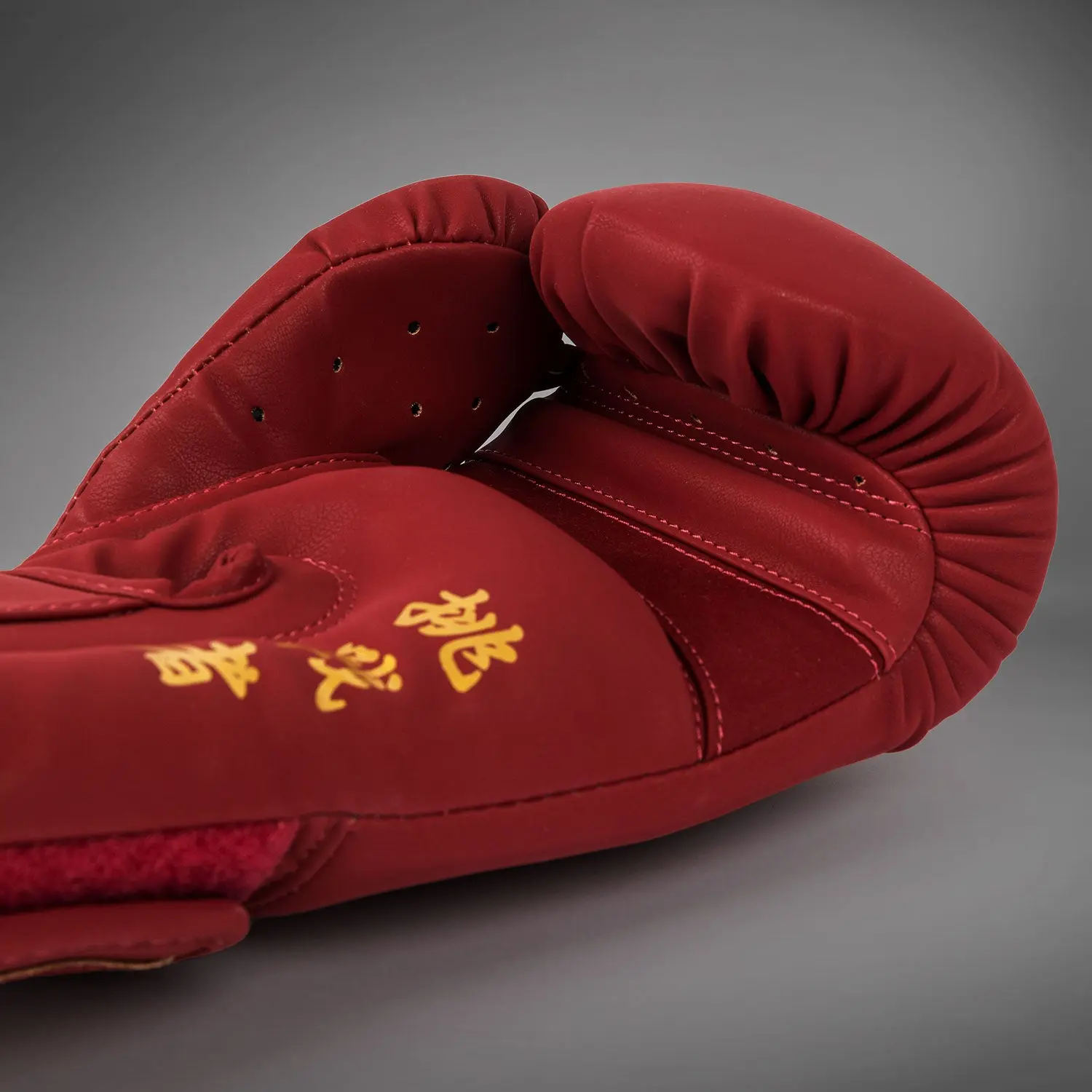 Venum Serpenti Boxing Gloves - Burgundy/Ivory детайл