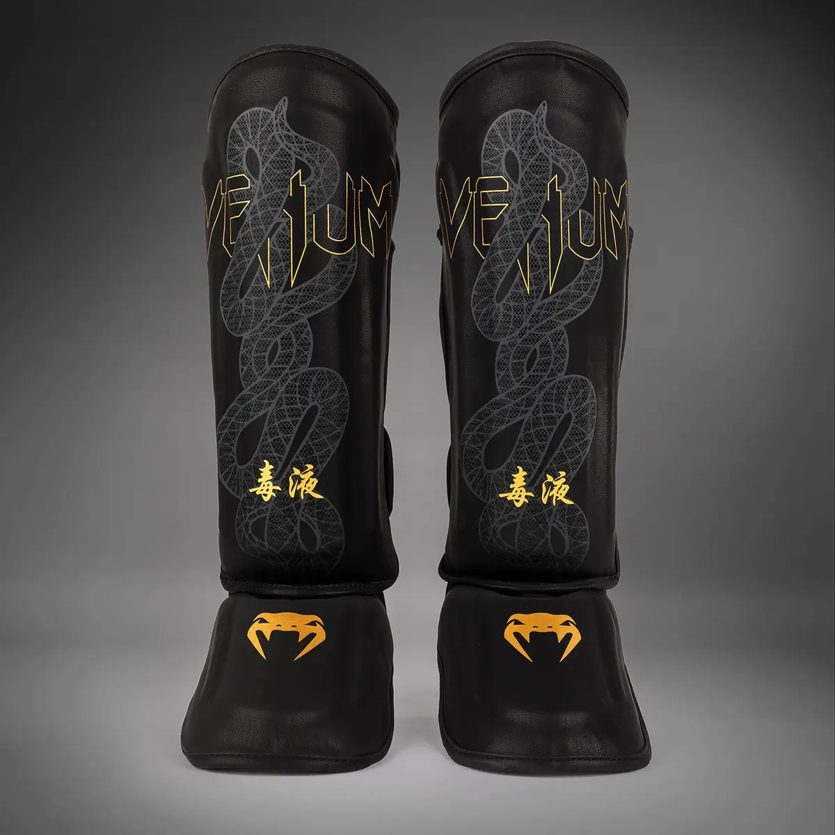 Venum Serpenti Shin Guards - Black/Silver/Gold, преден изглед на чифт