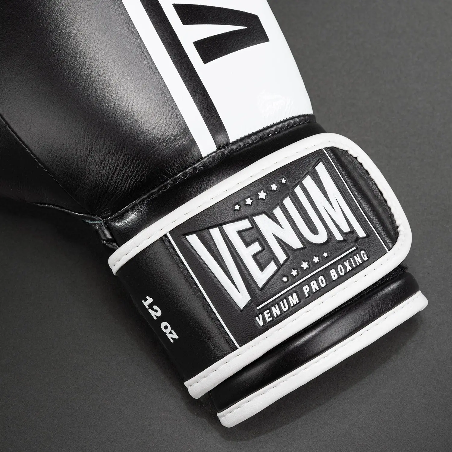 Venum Shield Pro Boxing Gloves Velcro етикет 12 oz