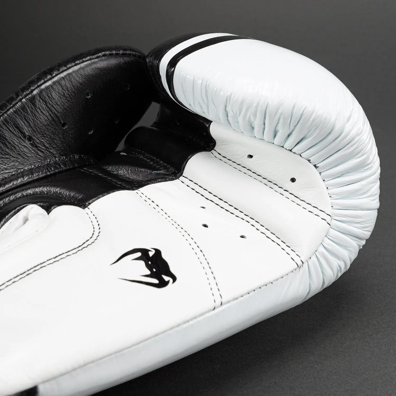 Venum Shield Pro Boxing Gloves Velcro детайл подплата