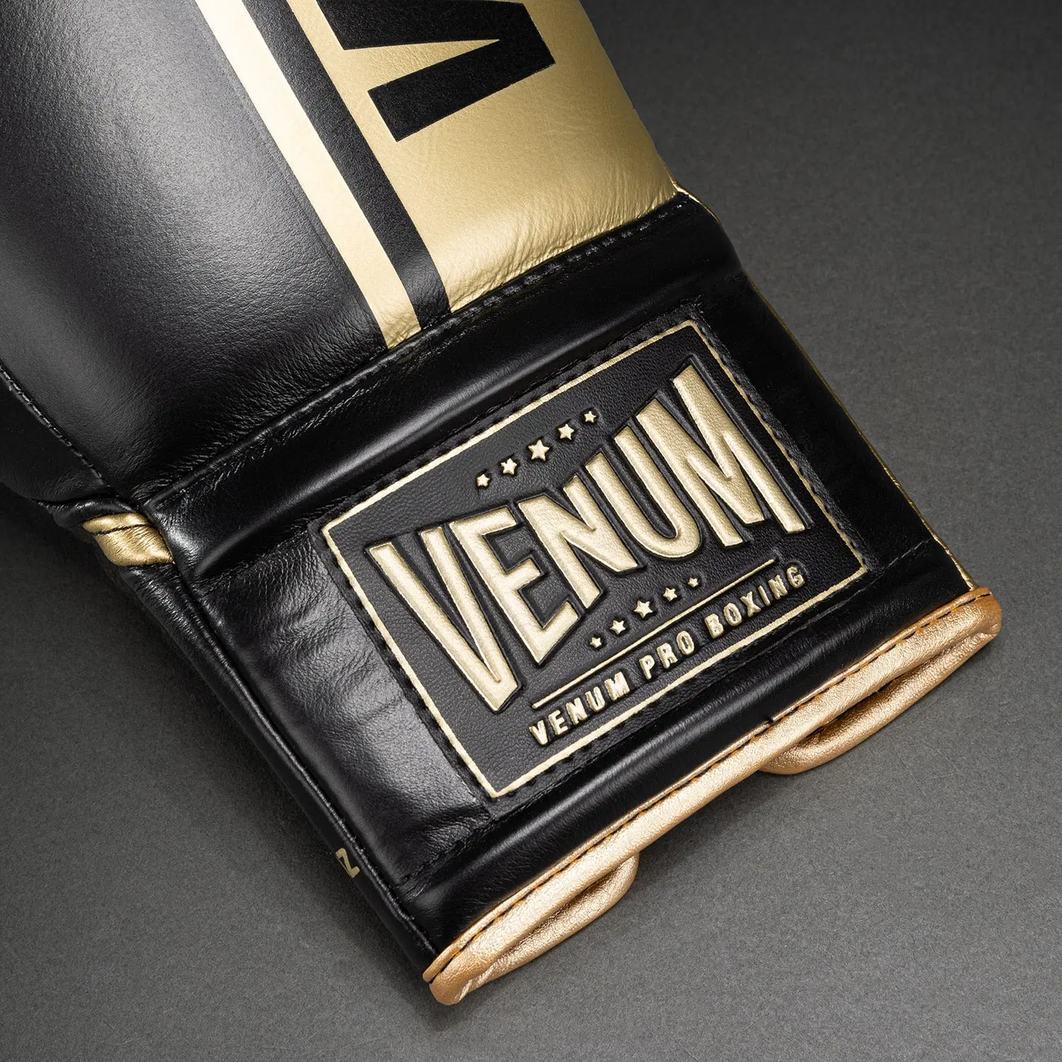 Venum Shield Pro Boxing Gloves with Laces - Black/Gold: близо до лого Venum на маншета