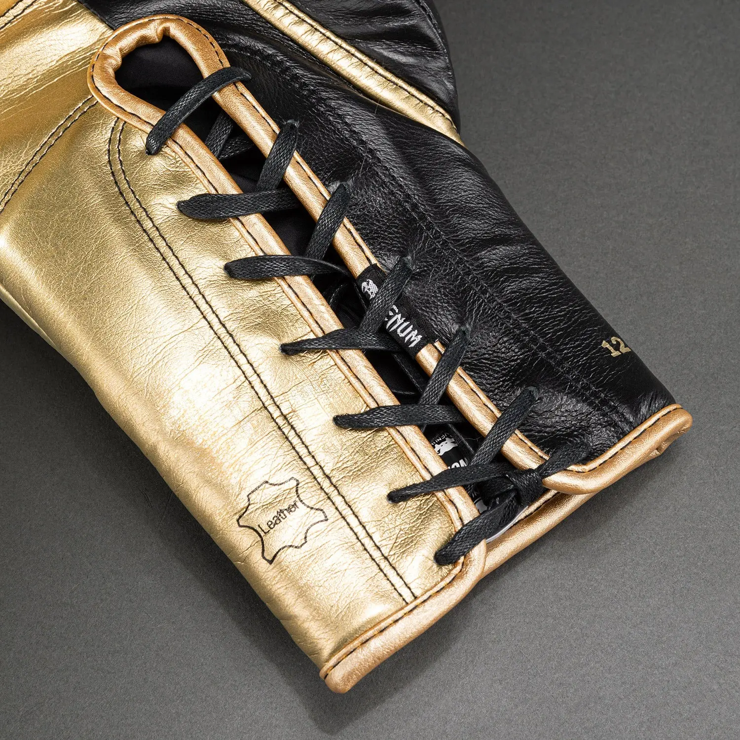Venum Shield Pro Boxing Gloves with Laces - Black/Gold: връзки и златен детайл на ръкавицата