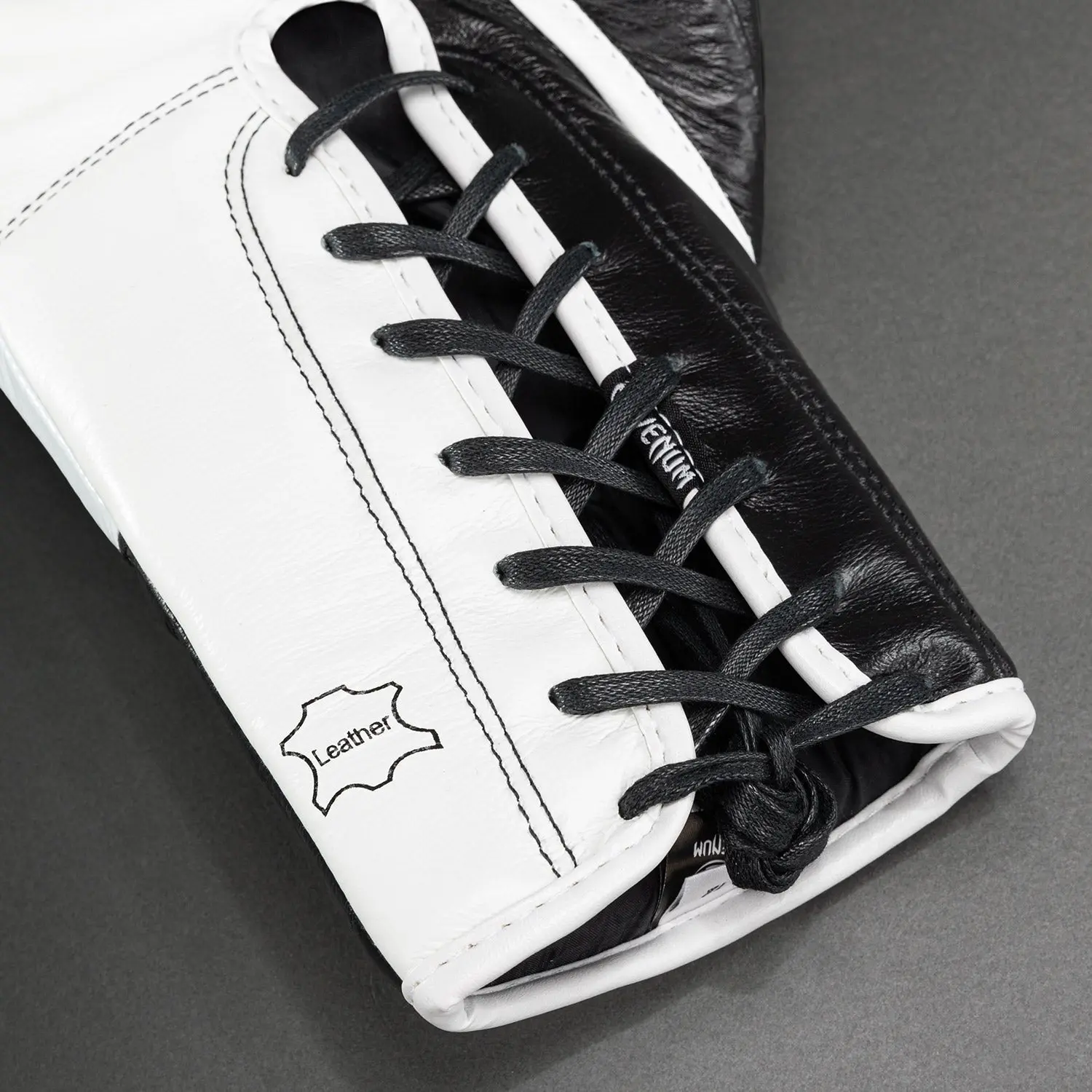 Venum Shield Pro Boxing Gloves - With Laces, детайл от връзки и етикет