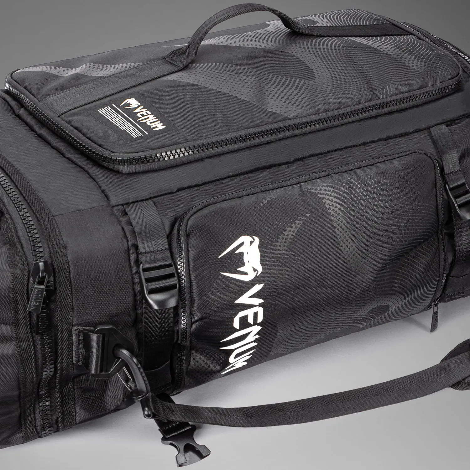 Venum Shockwave Convertible Sports Bag (60L) - Black, детайл на предния джоб и лого