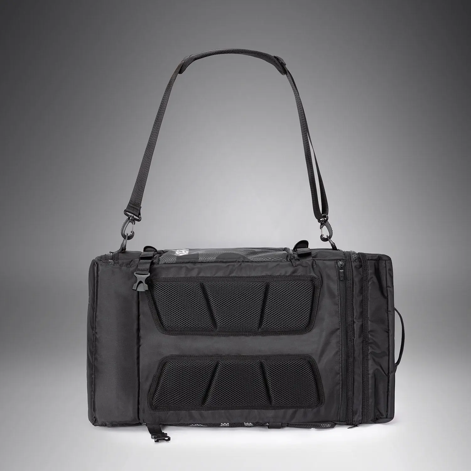 Venum Shockwave Convertible Sports Bag (60L) - Black, заден изглед с презрамка
