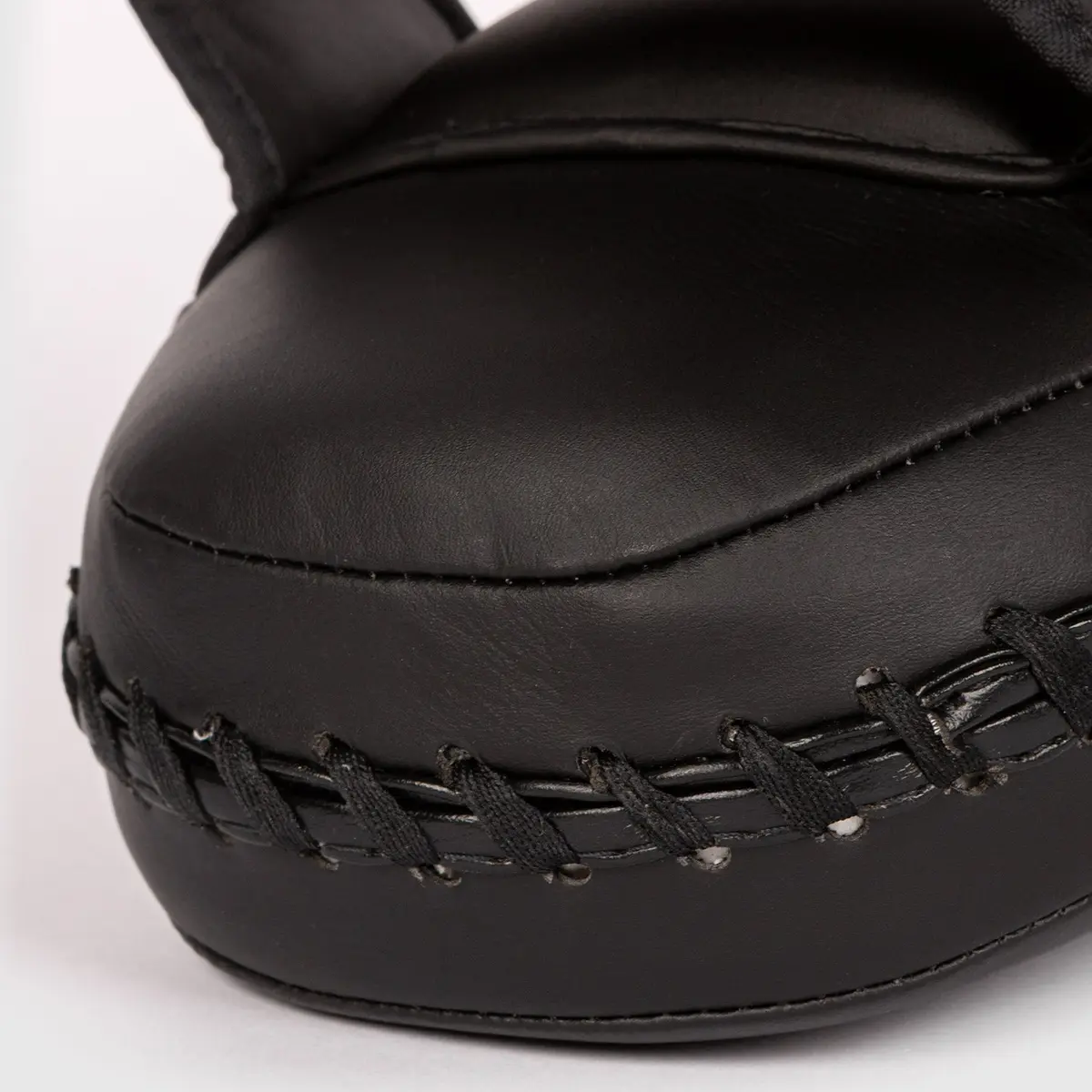 Venum Kick Boxing Gear 2.0 Micro Fiber Small Paws - Black/White, детайл от шев