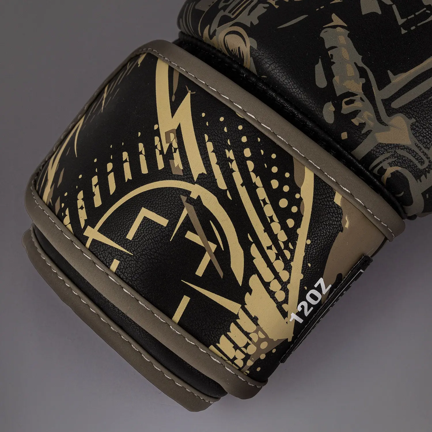 Venum Invader Boxing Gloves - Black/Sand детайл 12oz