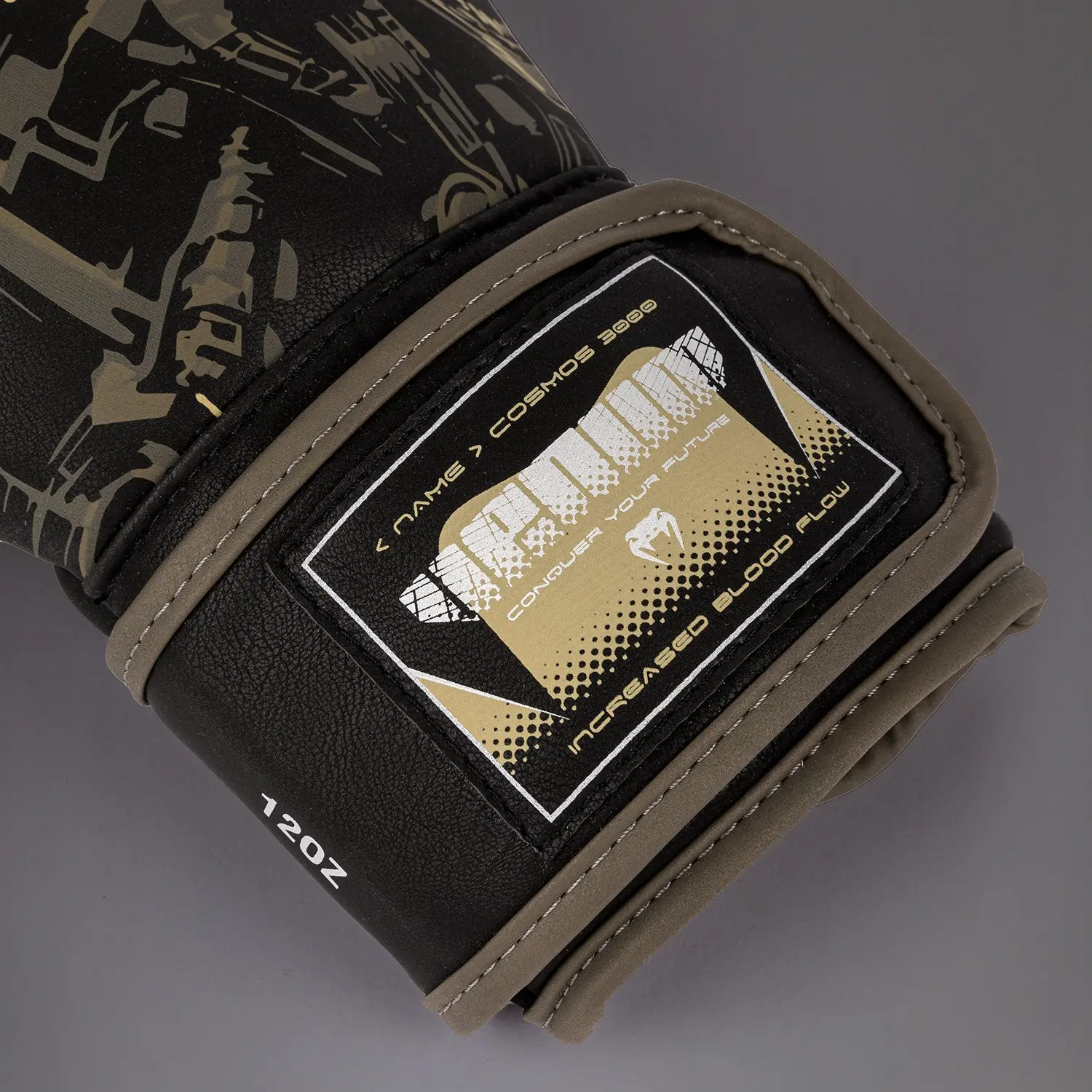 Venum Invader Boxing Gloves - Black/Sand етикет с лого