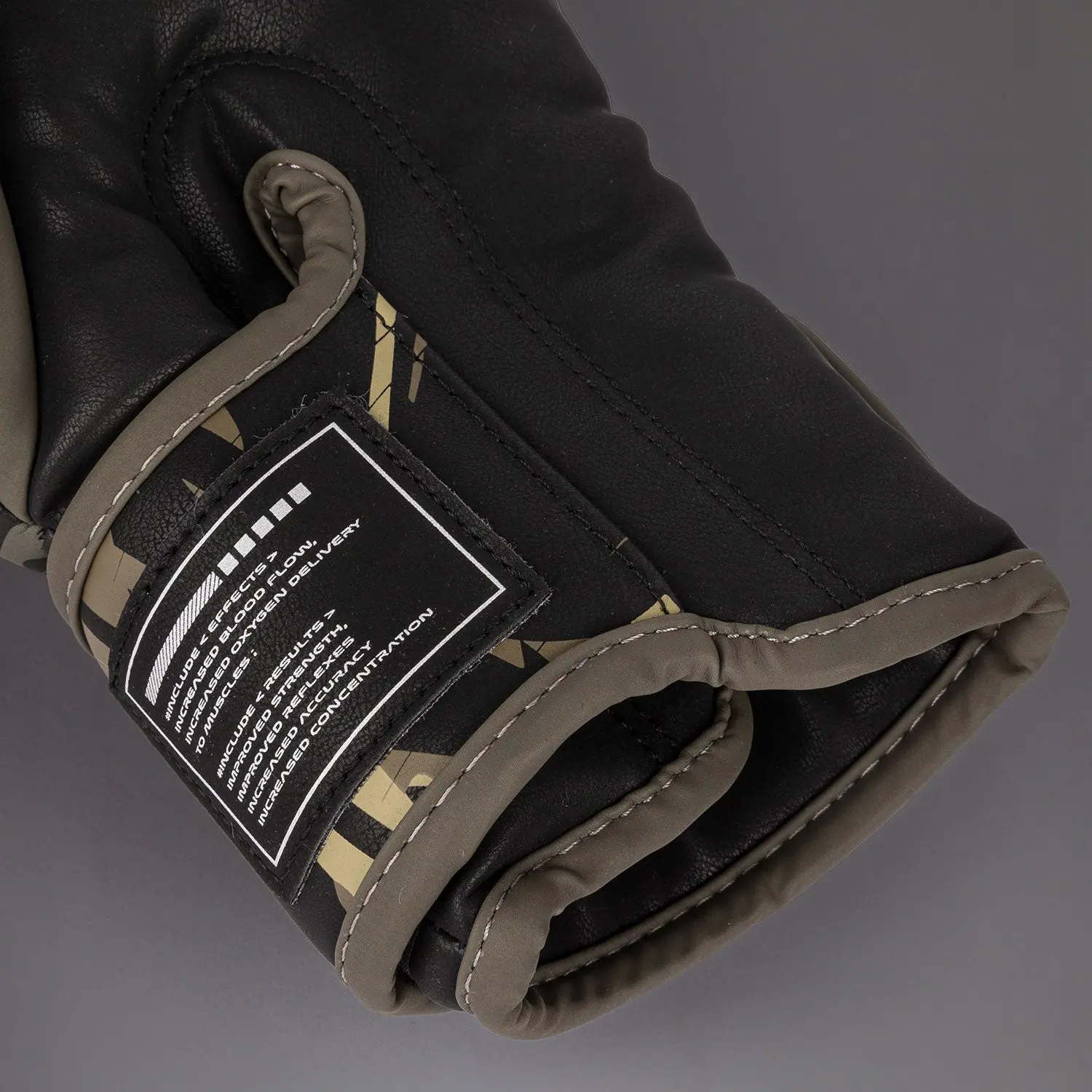 Venum Invader Boxing Gloves - Black/Sand детайл от вътрешната страна