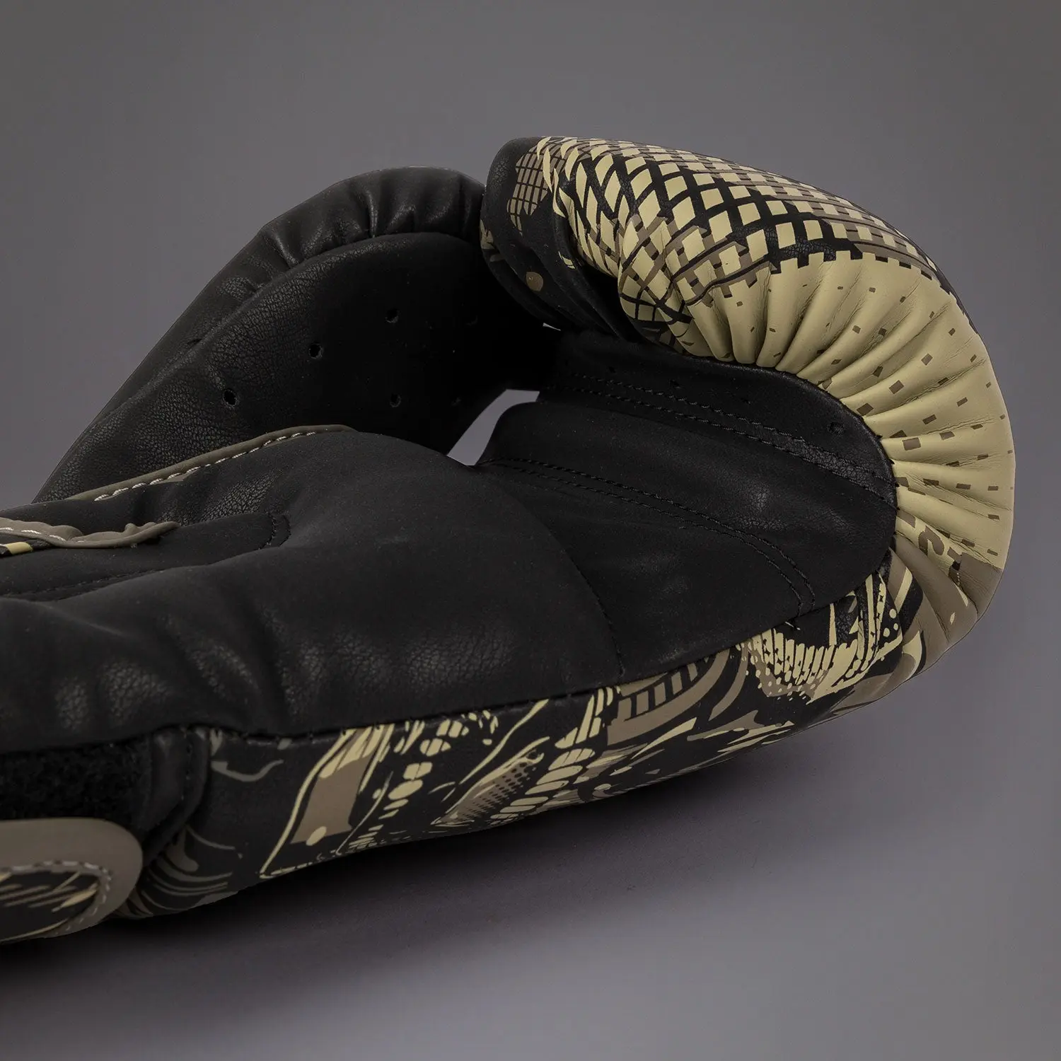 Venum Invader Boxing Gloves - Black/Sand изглед на отворена ръкавица