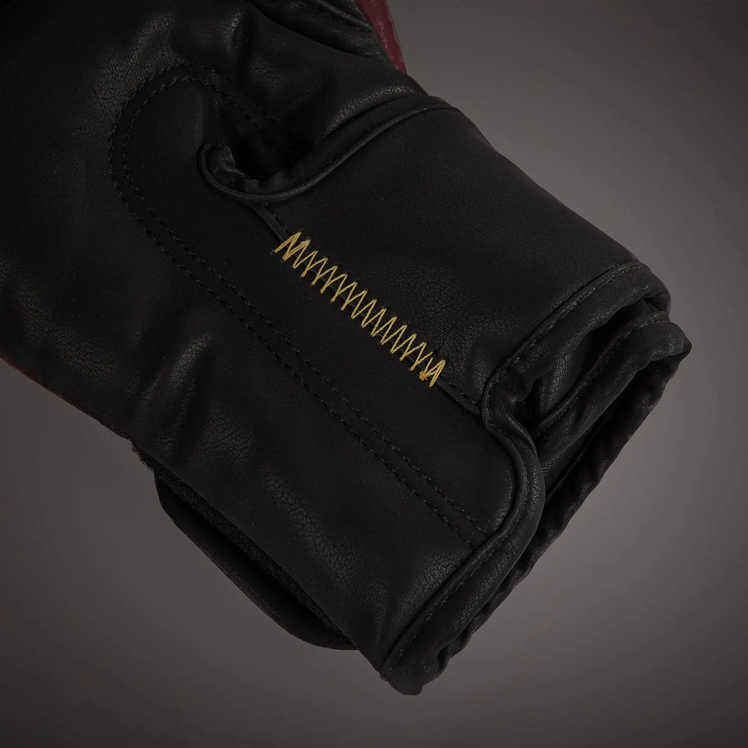 Venum Tactical XT Boxing Gloves - Black/Burgundy/Gold детайл с шевове