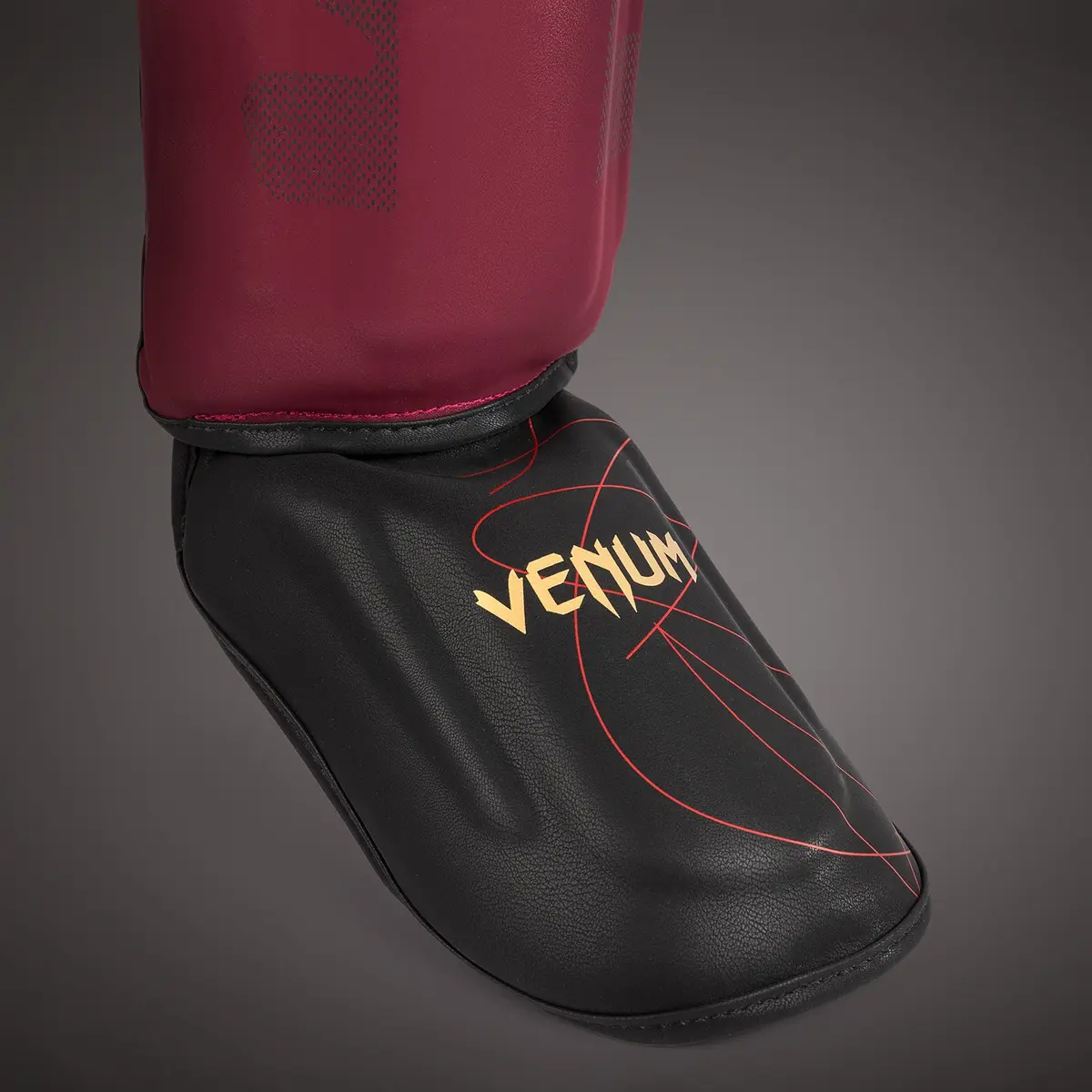 Venum Tactical XT Shinguards - Black/Burgundy/Gold, детайл на предната част
