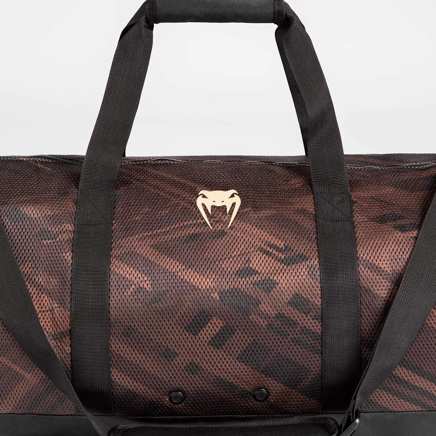 Venum Tecmo 2.0 Duffle Bag - Dark Brown, близък план на логото
