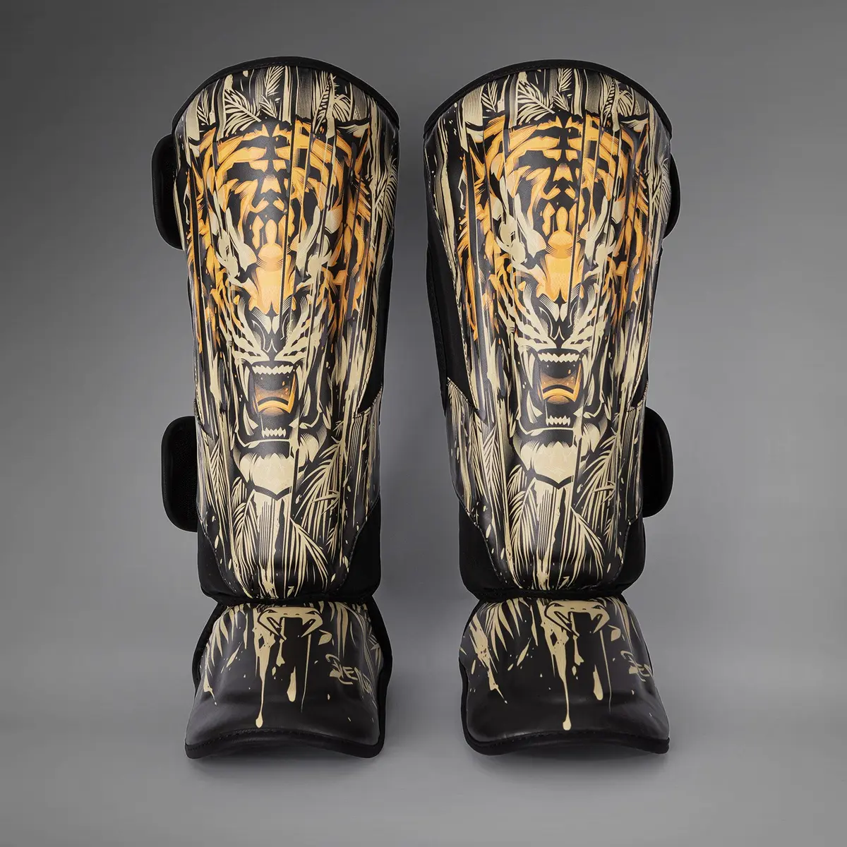 Venum Tiger Shin Guards - Black/Neon Orange преден изглед на протектора за стъпало