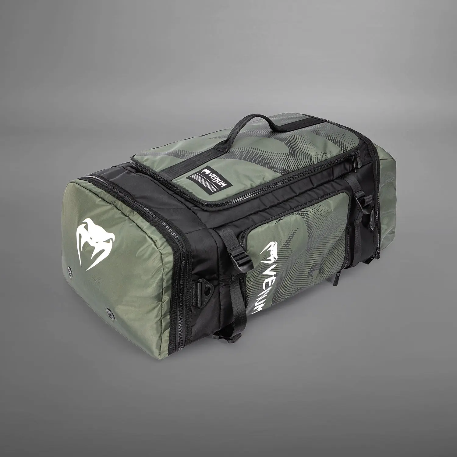 Venum Trainer Hybrid sports bag - Army Green, ъглов изглед с лого Venum