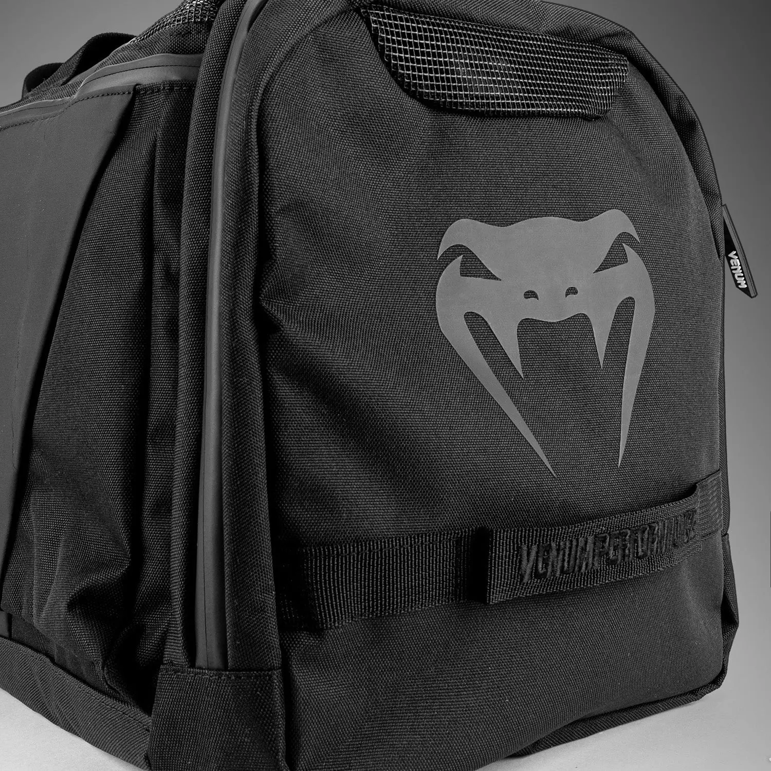Venum Trainer Lite Evo Sports Bags (48L) - Black/Black, детайл с лого