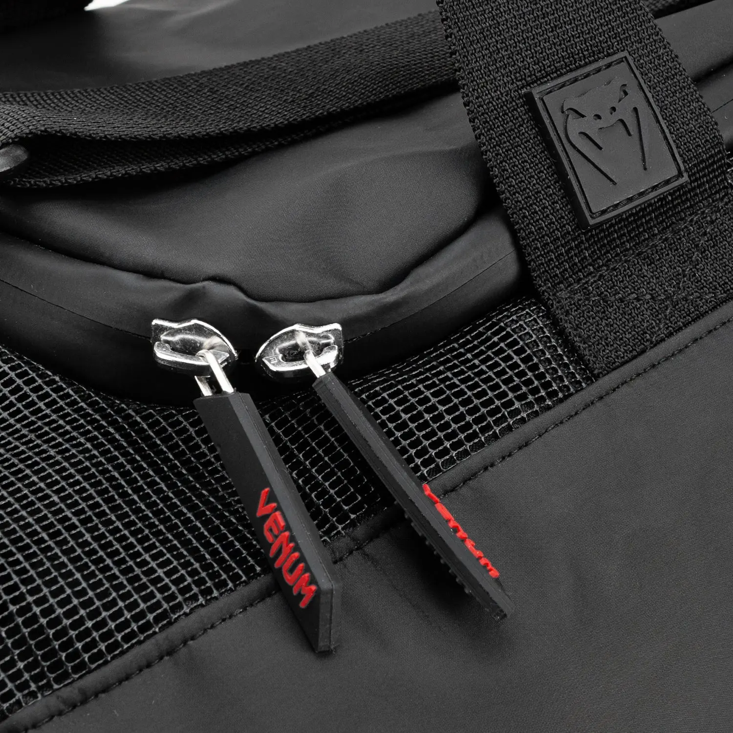 Venum Trainer Lite Evo Sports Bags (48L) - Black/Red, детайли на циповете