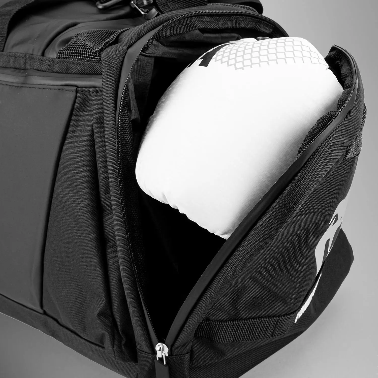 Venum Trainer Lite Evo Sports Bags (48L) - Black/White, отворен преден джоб