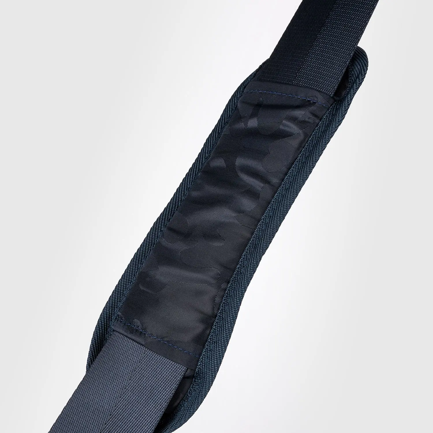 Venum Trainer Lite Sports Bag (48L) - Camo/Blue, подплатена презрамка