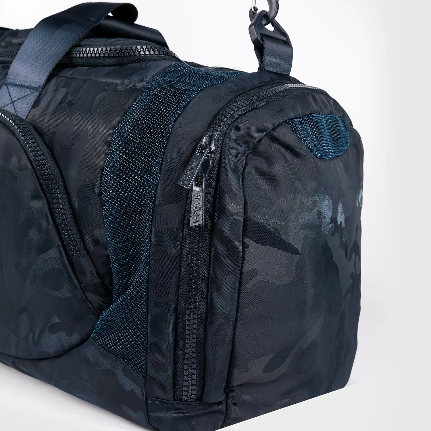 Venum Trainer Lite Sports Bag (48L) - Camo/Blue, детайл на цип
