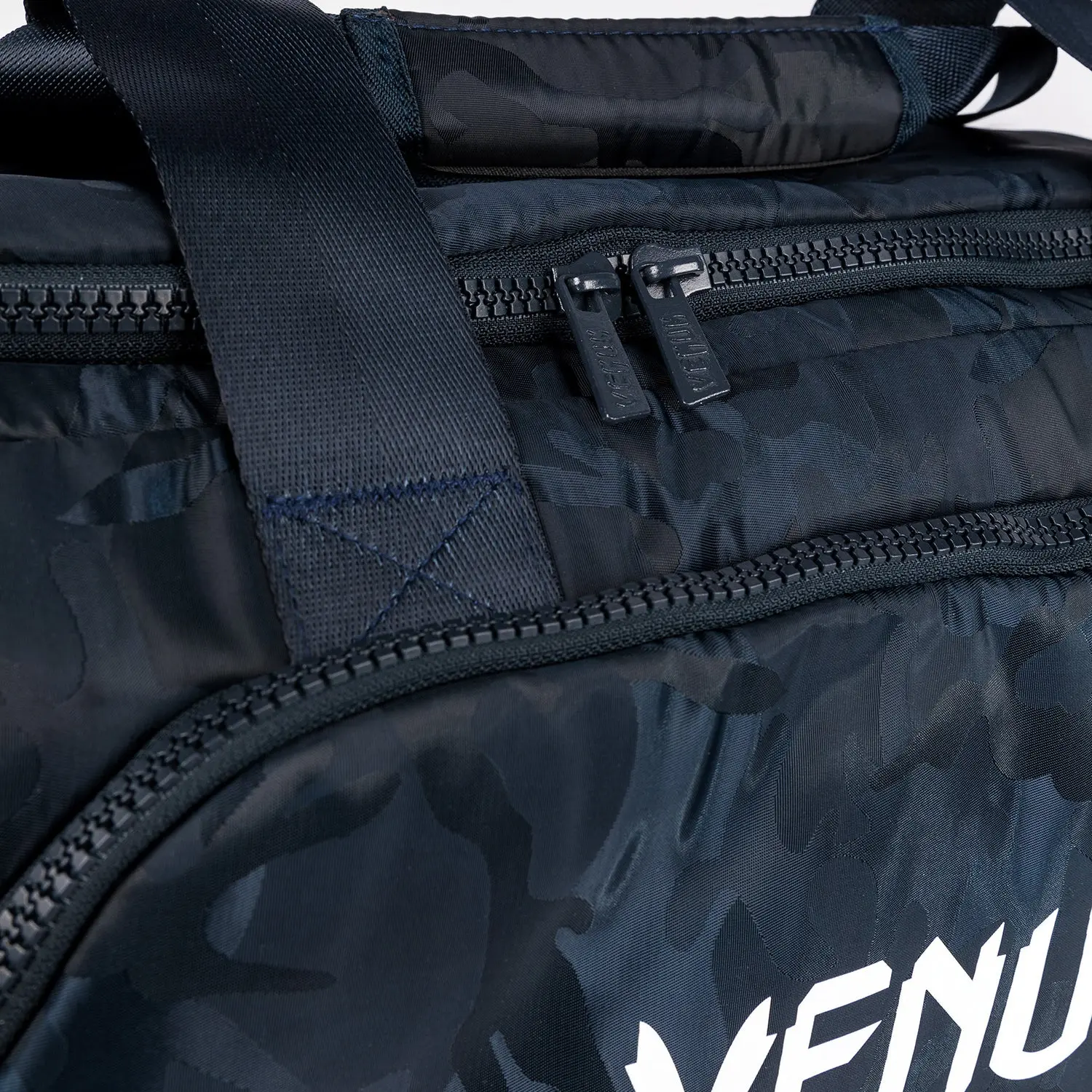 Venum Trainer Lite Sports Bag (48L) - Camo/Blue, детайл на ципове