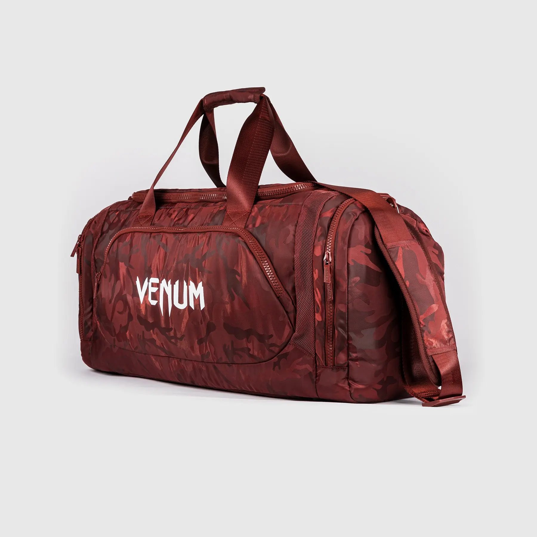 Venum Trainer Lite Sports Bag (48L) - Camo/Burgundy, преден изглед с презрамка