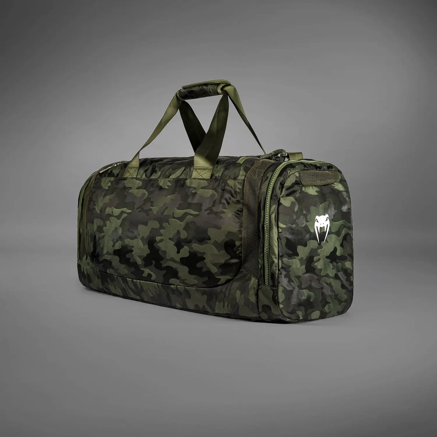 Venum Trainer Lite Sports Bag (48L) - Khaki/Camo, изглед отстрани с логото на Venum