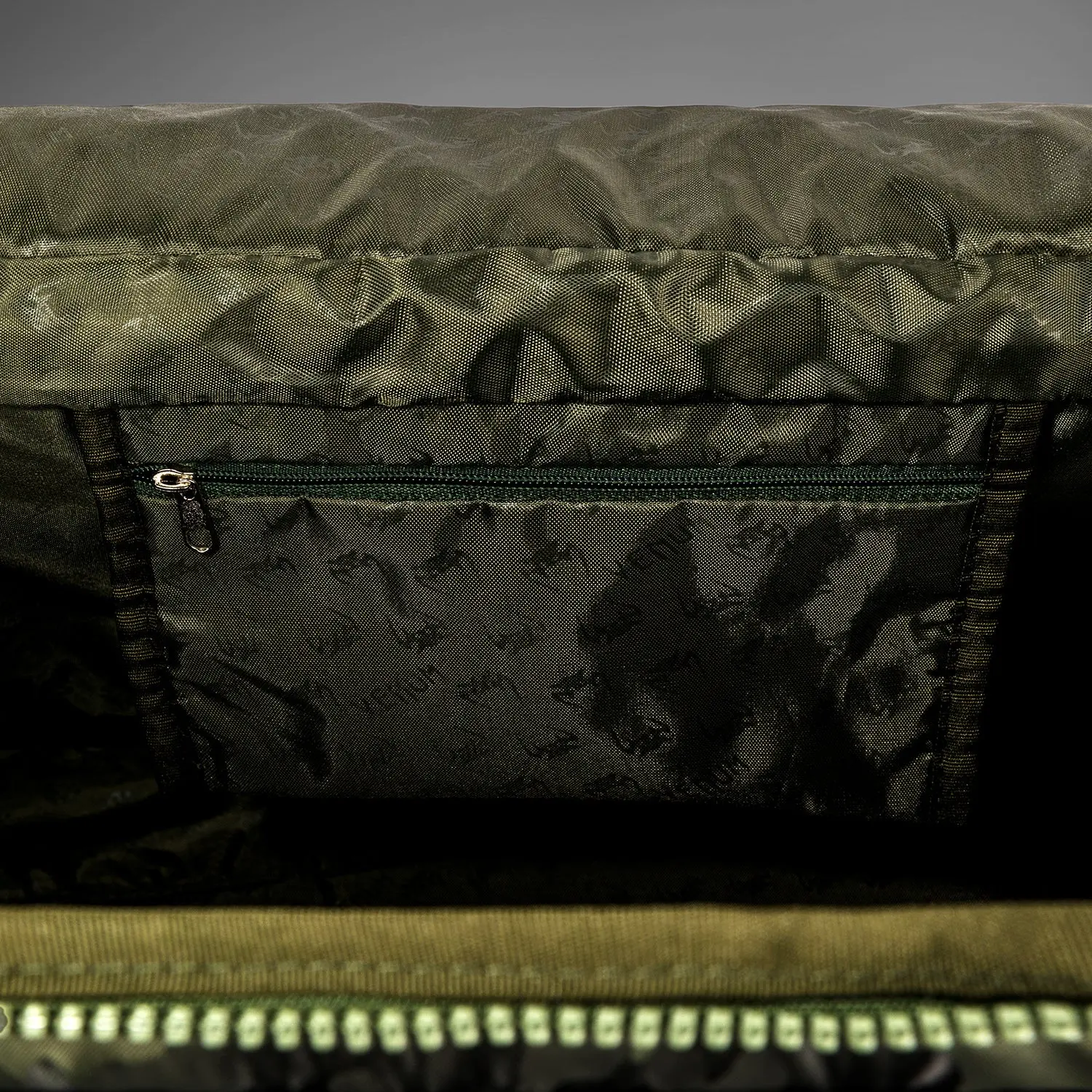 Venum Trainer Lite Sports Bag (48L) - Khaki/Camo, вътрешен джоб с цип