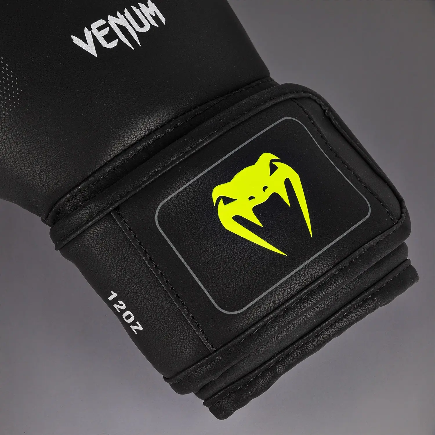 Venum Training Camp 4.0 Boxing Gloves - Black/Neon Green размер 12oz
