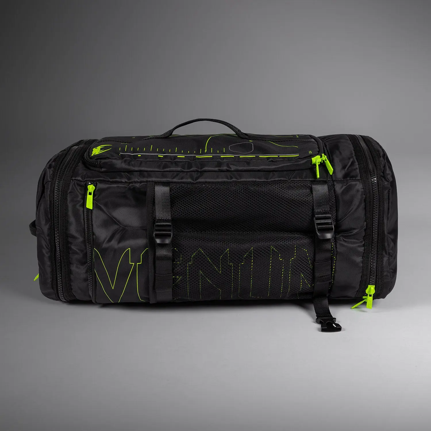 Venum Training Camp 4.0 Sports Bag - Black/Neon Green, преден изглед с мрежест джоб