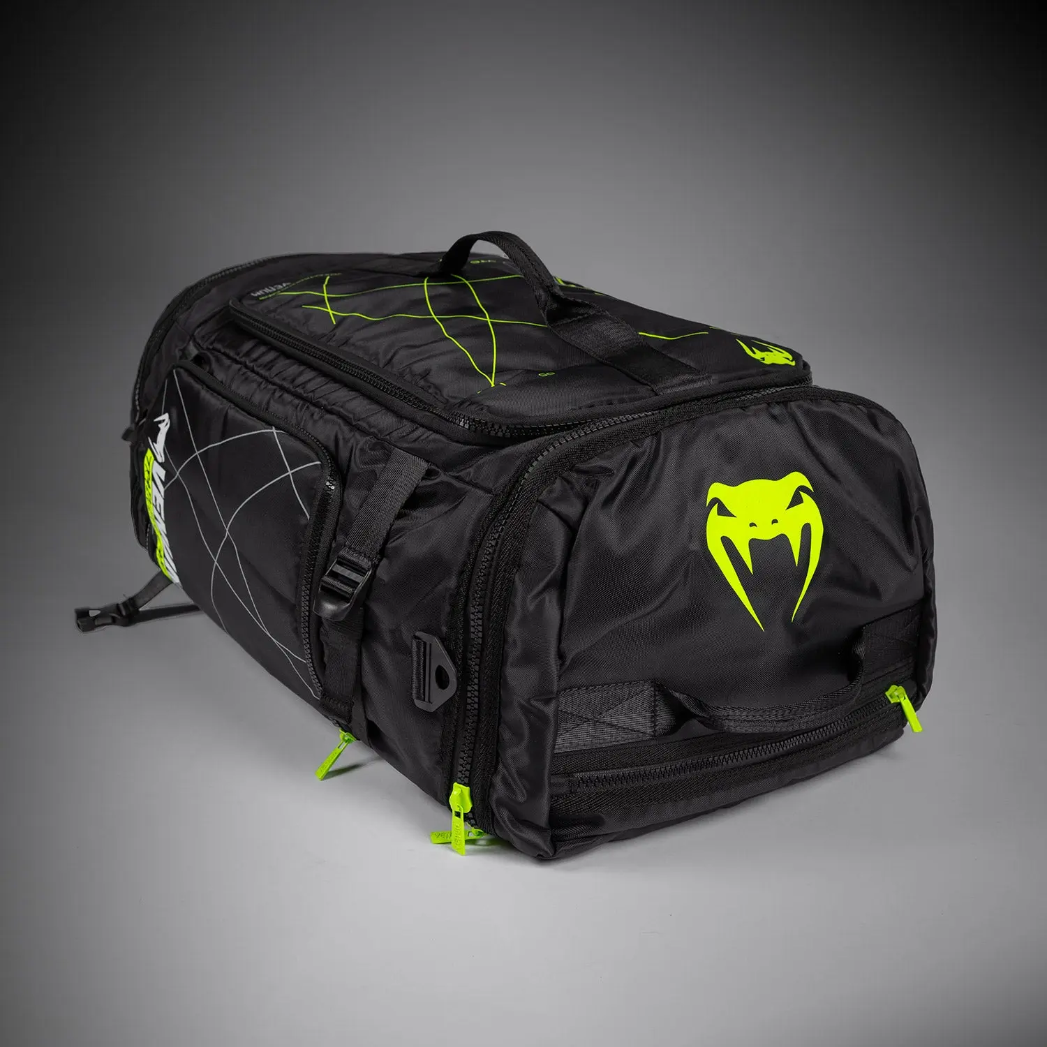 Venum Training Camp 4.0 Sports Bag - Black/Neon Green, изглед отпред отстрани